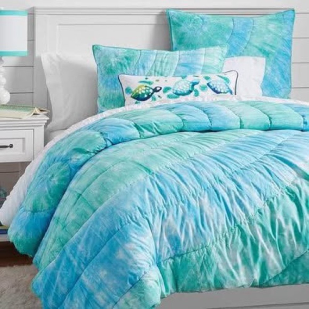 Pottery Barn Teen Blue and Green Quilt + 2 Shams